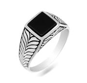 650248 Кольцо мужское с ониксом (Серебро 925)